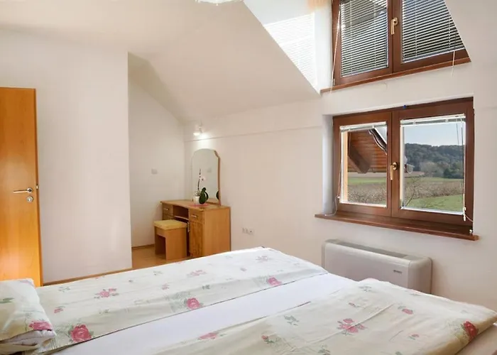 - Turisticna Kmetija Vrbnjak * Лютомер